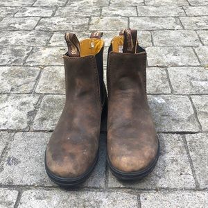 Blundstone brown chelsea boot